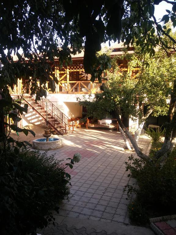 Guest House Albatros Cholpon-Ata Exterior photo